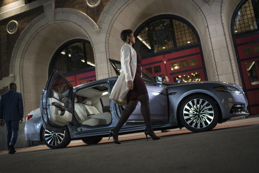  Lincoln Continental 80th Anniversary Coach Door Edition 2019 года  (фото 45 из 54)